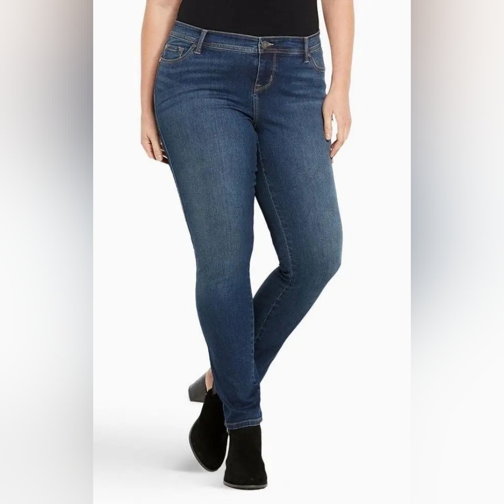 Torrid Plus Mid Rise Luxe Stretch Denim Skinny Jean Size 18